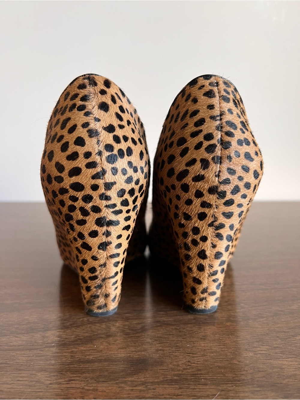 Banana Republic Leopard Calf Hair Wedge Pumps Heels Size 8 Glam Maximalist - Picture 3 of 7